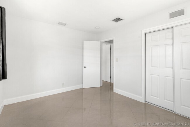 Building Photo - 477 NE 35th St