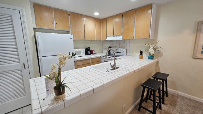 Building Photo - 75-6002-6002 Ali‘i Dr