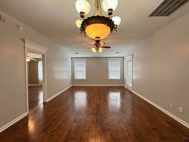 Building Photo - 207 S Houston Springs Blvd