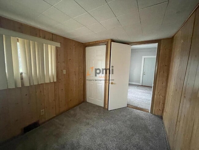 Building Photo - 6516 Meadow Ln Ave