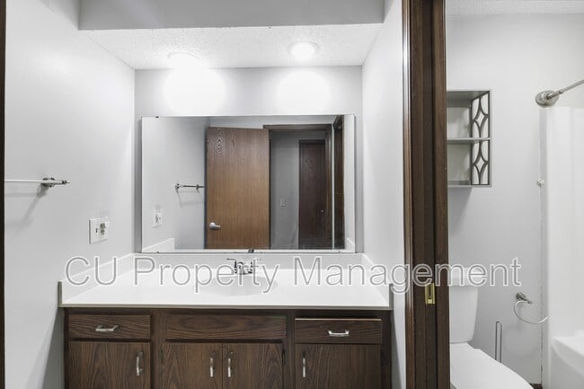 Building Photo - 505 Clearwater Dr