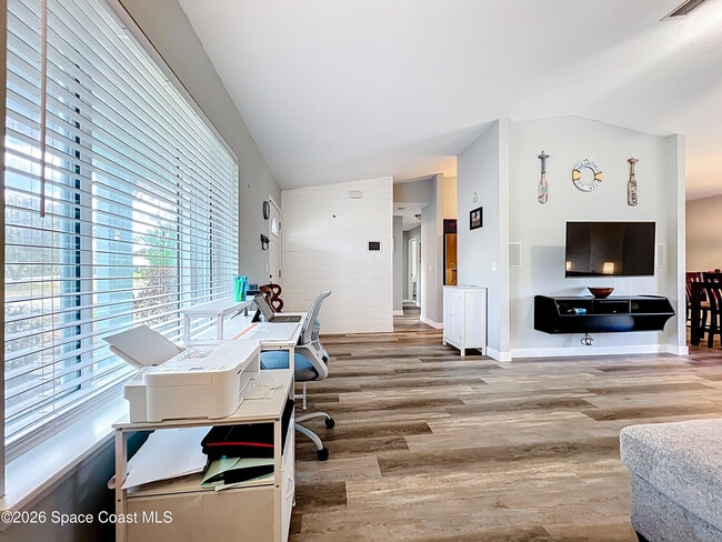 Building Photo - 1614 Earlham Ave NW