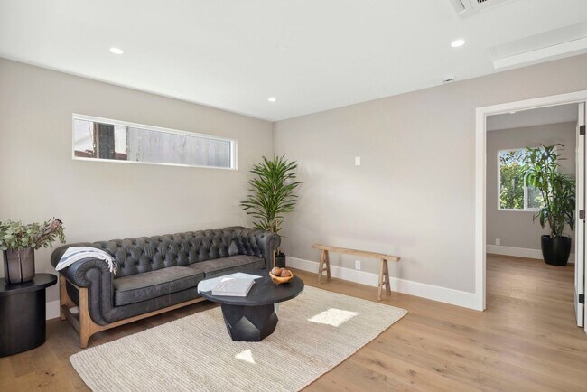 Building Photo - Eastside Gem - Fully Remodeled Modern Contemporary on Coveted Horseshoe Street