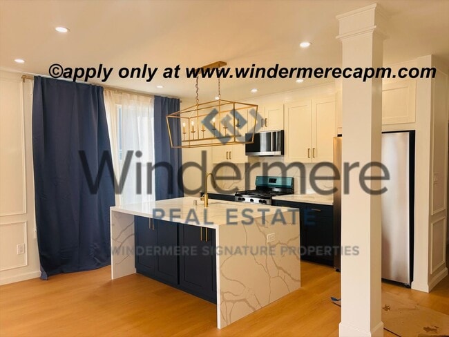 Building Photo - Beautifully Remodeled 2 Bed/2 Bath Duplex- in desirable location Downtown Sacramento!!