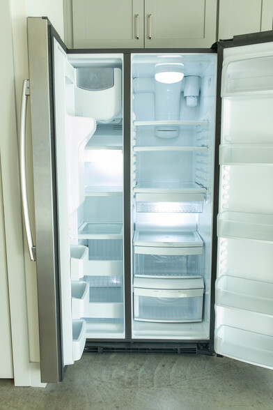 Refrigerator (Stainless Steel) - 376 Herron Dr