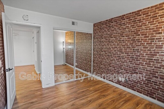 Building Photo - 18752 Mandan St