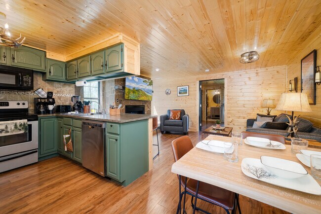 Building Photo - 4249 Dollys Dr