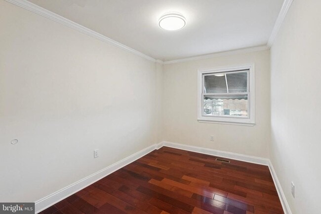 Building Photo - 411 W Shunk St