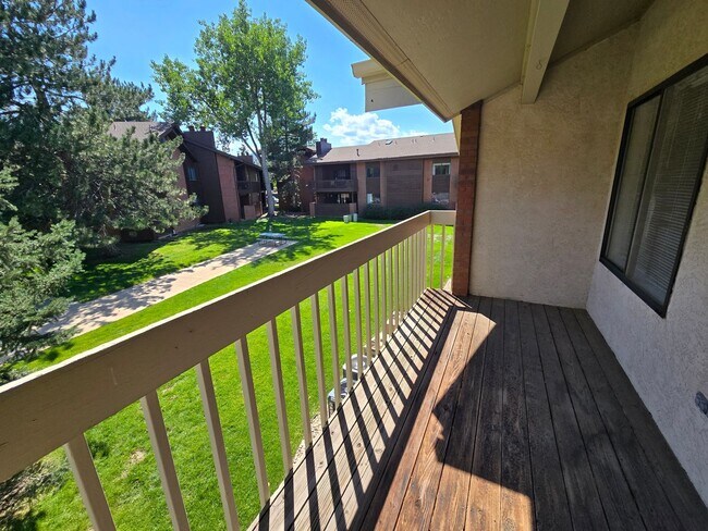 Building Photo - Beautifully Renovated, Top Floor, 2 Bedroom 2 Bath East Boulder Condo for Rent!