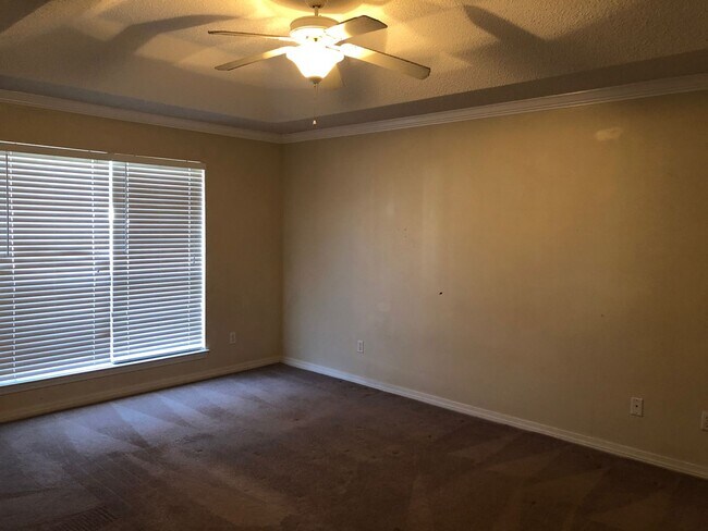 Building Photo - Beautiful Pace Home