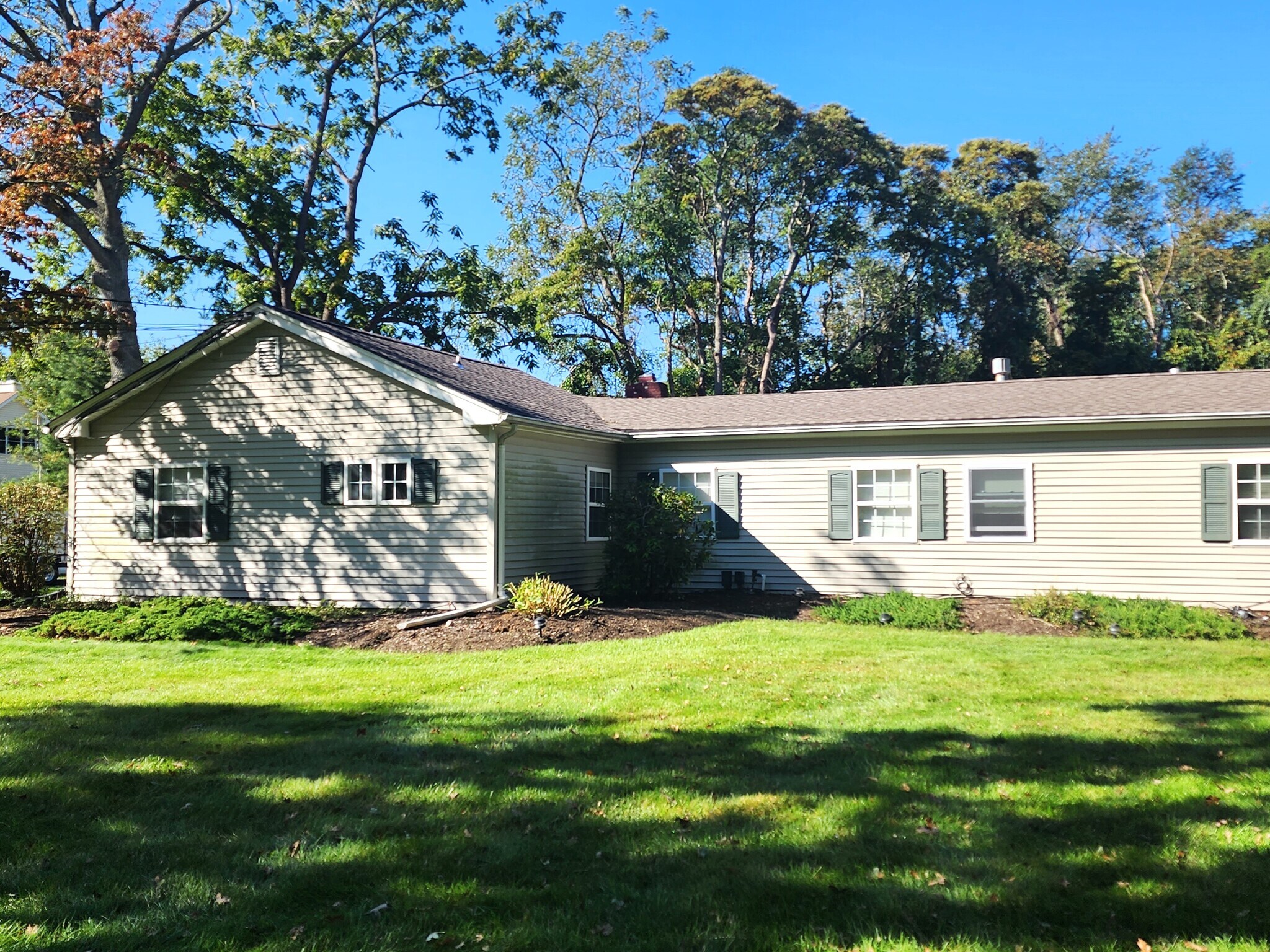 Building Photo - 296 Hockhockson