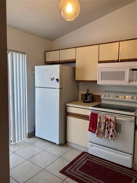 Building Photo - 61 Silver Oak Cir
