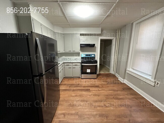 Building Photo - 912 Mt Ephraim Ave