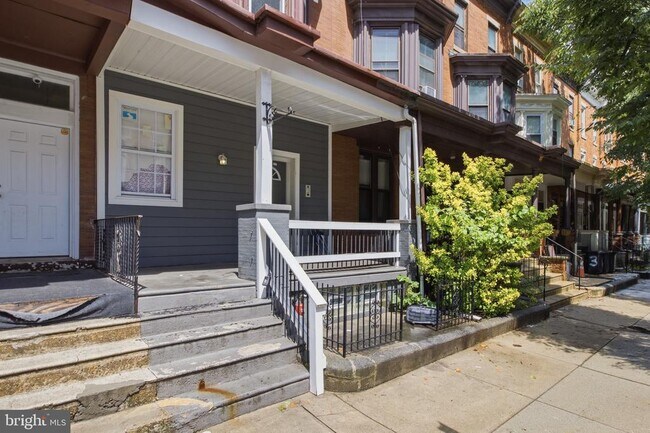 Building Photo - 2238 N Park Ave