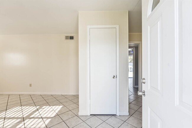 Building Photo - 3706 Ramsey Dr