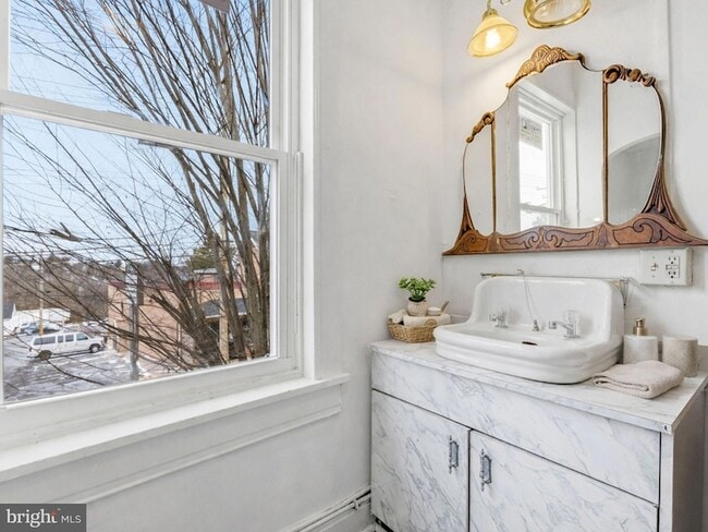 Building Photo - 3110 Main St