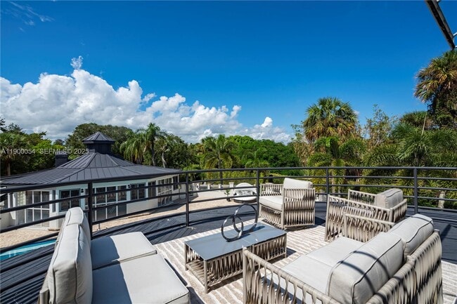 Building Photo - 2827 S Indian River Dr