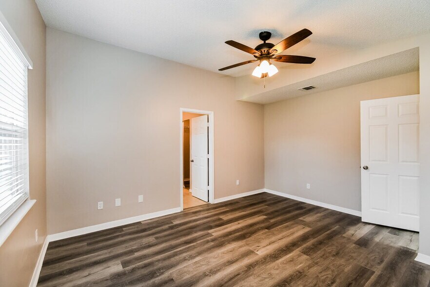Building Photo - 4357 Lake Woodbourne Dr S