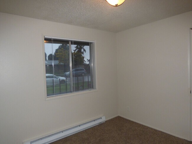 Building Photo - 3 bed 1 bath House