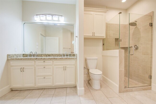 Building Photo - 10572 Twin Oak Dr