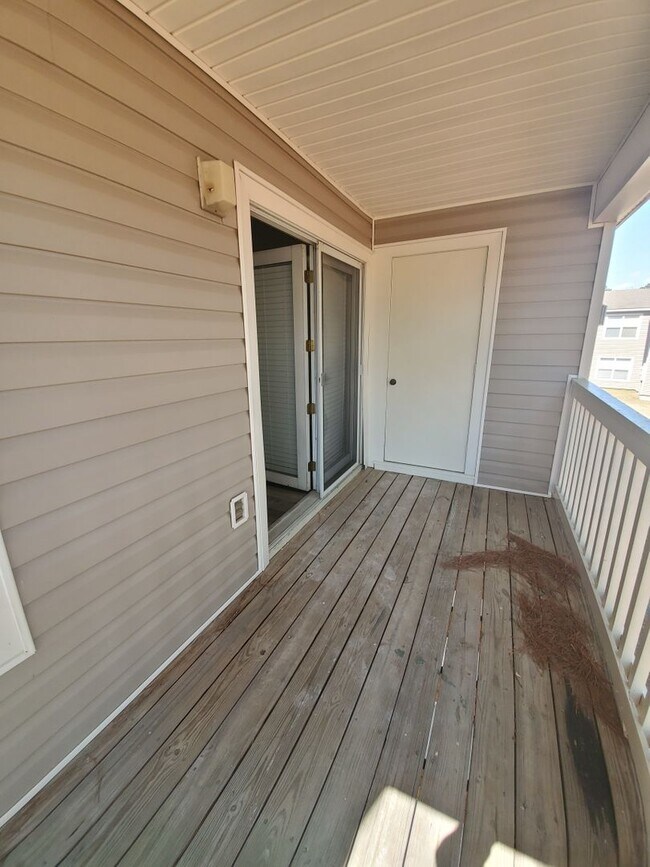 Building Photo - 672 Bartons Landing Pl