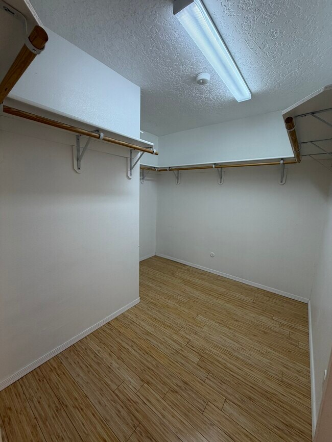 Building Photo - 8125 Eddy Ave NE