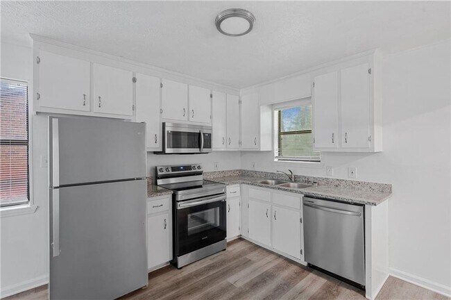 Building Photo - 200 Tanglewood Dr