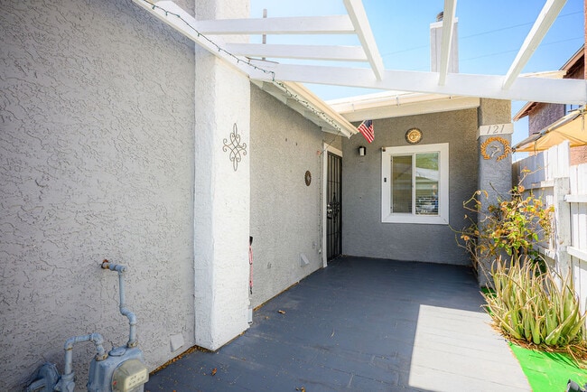 Building Photo - 121 Colbath St