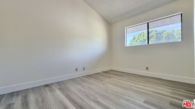 Building Photo - 31 Eastern Ave