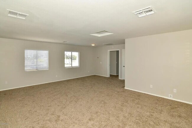 Building Photo - 506 E Townley Ave