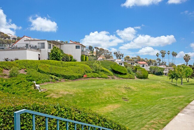 Building Photo - Luxury Home with Ocean Views