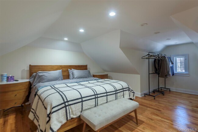 Building Photo - 20 N Ravine Rd