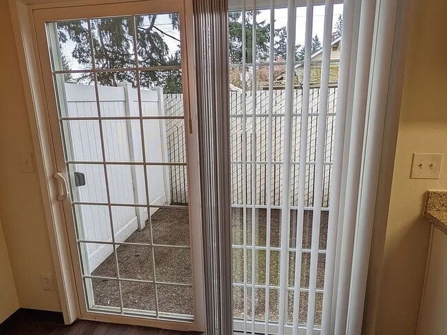 Building Photo - Available Now! Pet-Friendly 2 Bed/ 1.5 Bath with Patio & Parking