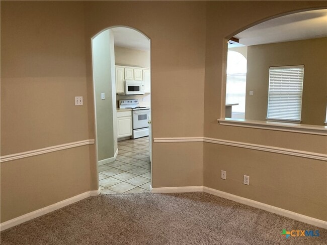 Building Photo - 947 River Rock