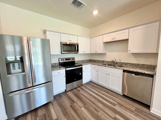 Building Photo - **APPLICATION RECEIVED** Charming Two-Story Home with Fenced Backyard & Community Pool