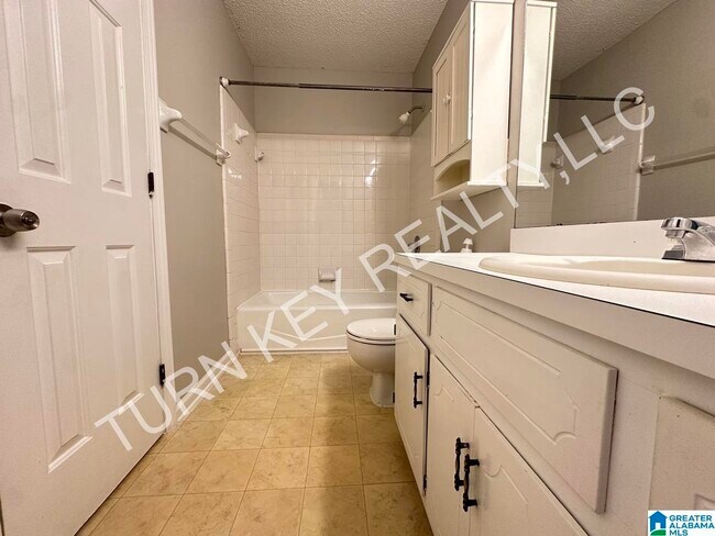 Building Photo - 2177 Cheshire Dr
