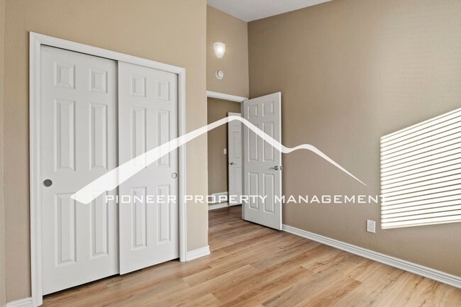 Building Photo - 3020 Mirage Dr