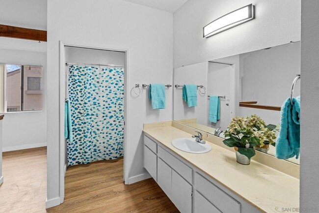 Building Photo - Upgraded 1 Bedroom, 1 Bath Townhome in Pri...