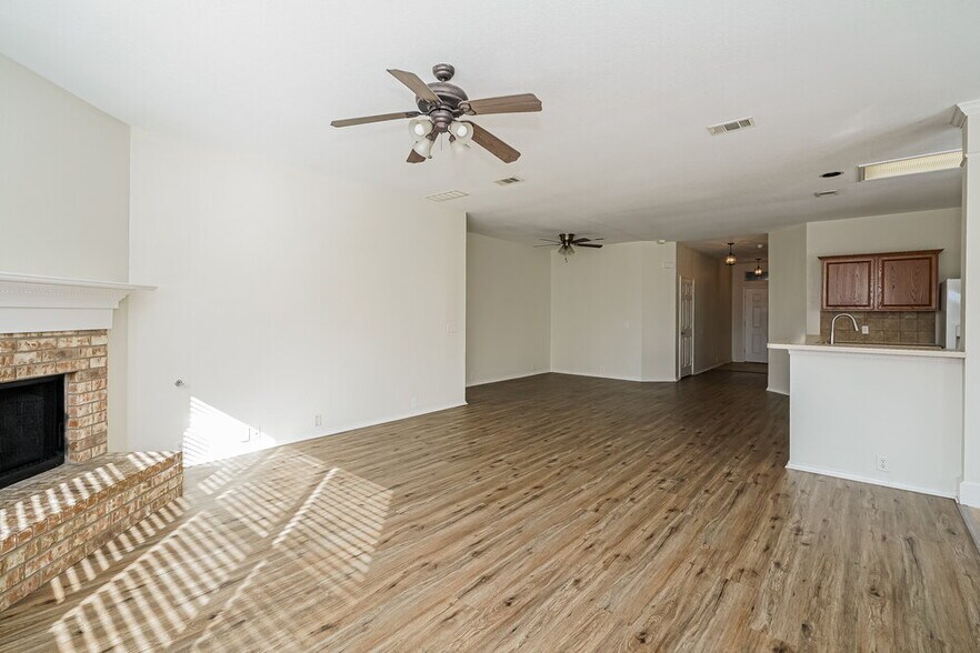 Building Photo - 2525 Tar Heel Dr