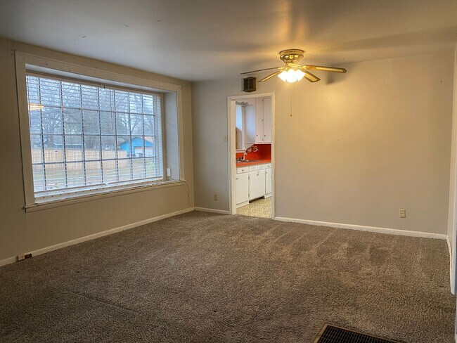 Building Photo - 2 bedroom 1 bathroom home in Shawnee