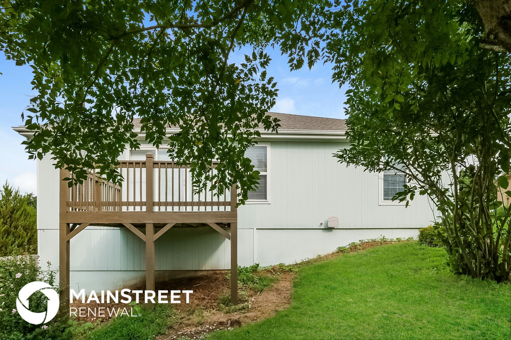 Building Photo - 15785 Meadow Ct