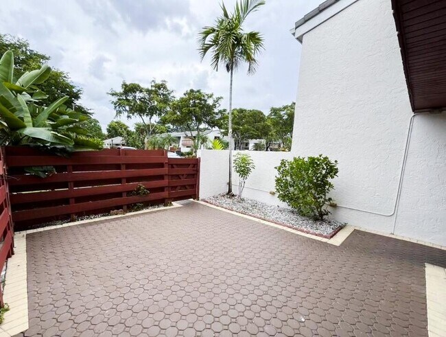 Building Photo - 3094 Bermwood Ln