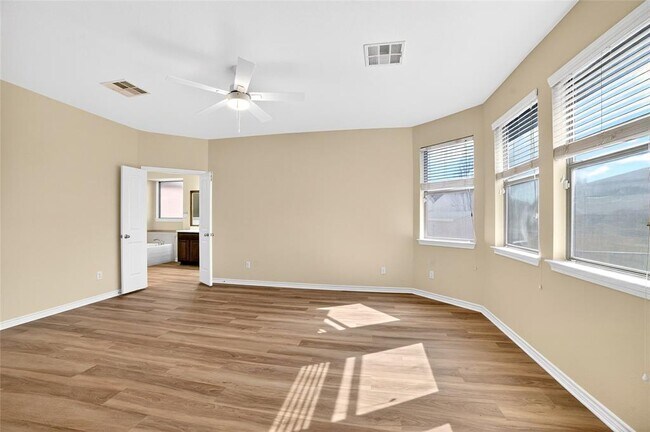 Building Photo - 1090 Sussex Way