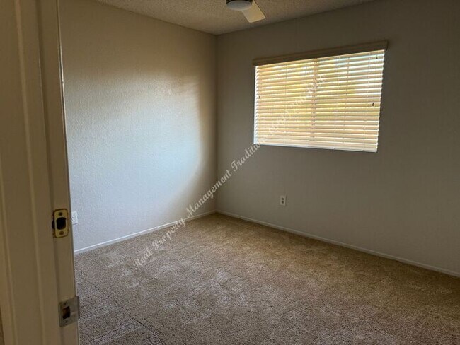 Building Photo - *** Please call us @ 661-266-1400 for info...