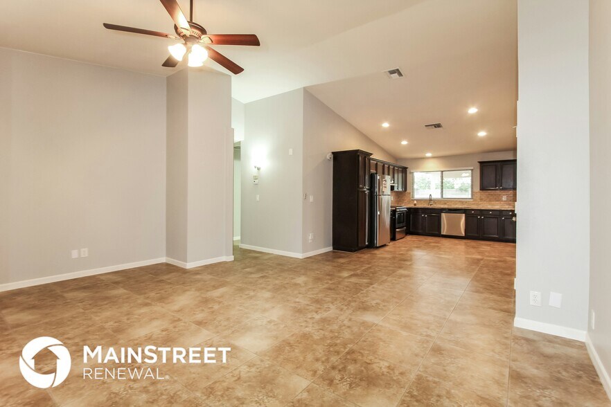 Building Photo - 6646 W Sunnyside Dr