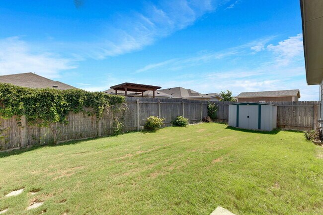 Building Photo - 12904 Pealing Wy