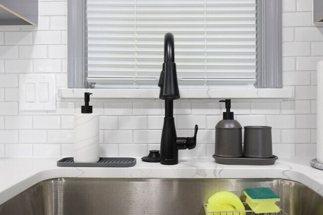 Building Photo - 6006 Queens Chapel Rd