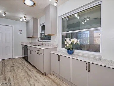 Building Photo - 4240 SE 3rd Ave