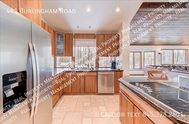 Building Photo - 441 Burlingham Rd