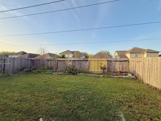 Building Photo - 2042 Nichole Woods Dr